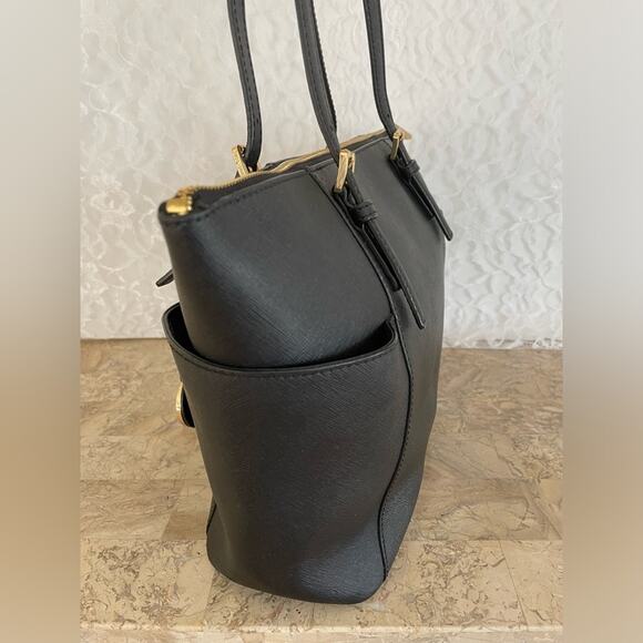 MICHAEL KORS Voyayer black crossgrain tote shoulder bag - Picture 4 of 9